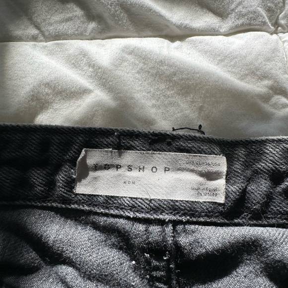 black Jean shorts size 4 (Small) - Picture 2 of 3